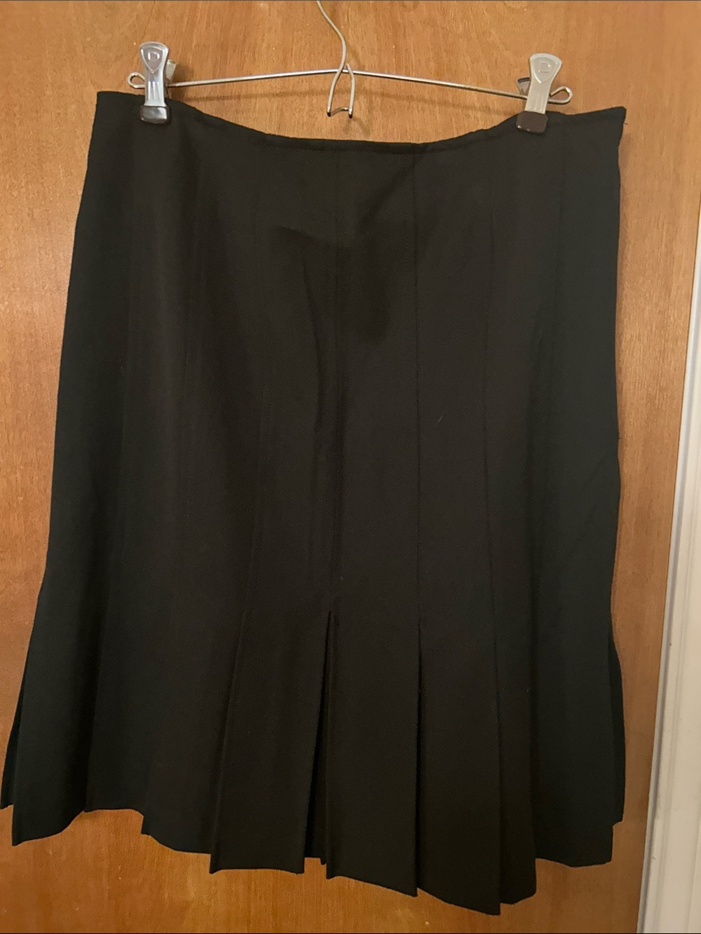 St John Classic Black Pleated Women’s Skirt. Like new. 10